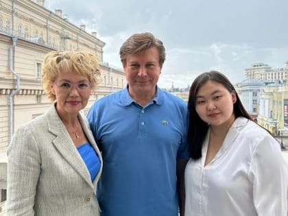 Тувинская исполнительница Карина Ховалыг готовится к обучению в Большом театре России