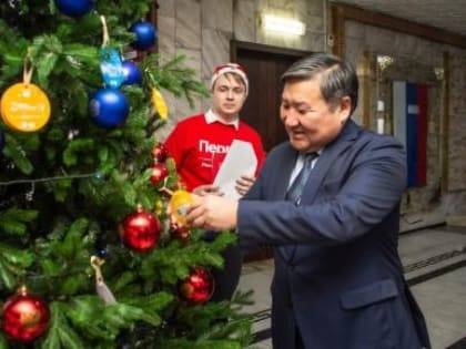 Владислав Ховалыг присоединился к Всероссийской благотворительной акции «Ёлка желаний»