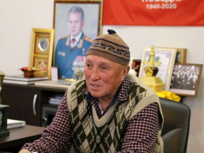 Первый заместитель секретаря РО Единой России Кан-оол Даваа встретился с автором-составителем книги о тувинских добровольцах Алексеем Борисовичем Конгаром