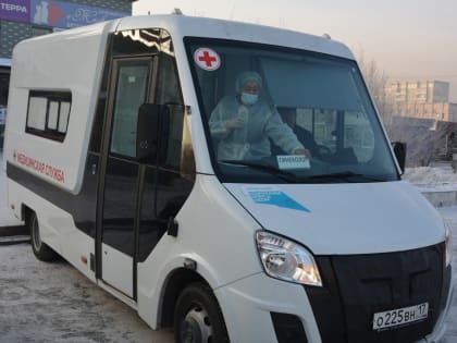 Прием населения мобильными медицинскими комплексами – ФАПом с приемом врача-гинеколога, маммографом и флюорографом в центре города около торгового дома “Гаруда”.