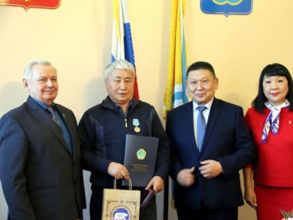 В Верховном Хурале Тувы наградили лучших журналистов