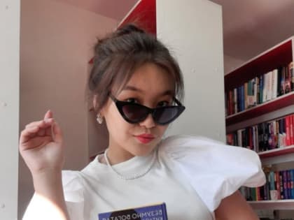 Жители Тувы участвуют в челлендже-фотоакции "Книжный натюрморт"