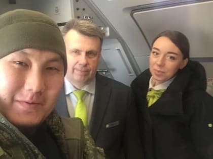 Участник СВО из Тувы оказал медпомощь пассажиру рейса Абакан-Москва, которому в полете стало плохо