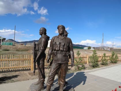 В селе Арыг-Узуу Улуг-Хемского кожууна открылась скульптурная композиция в честь воинов-интернационалистов