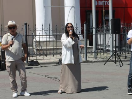 Работники культуры презентовали жителям Кызыла «Летнее настроение»