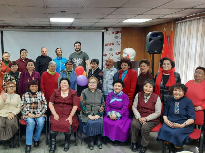 Творческий вечер для ветеранов КПРФ в честь Первомая.