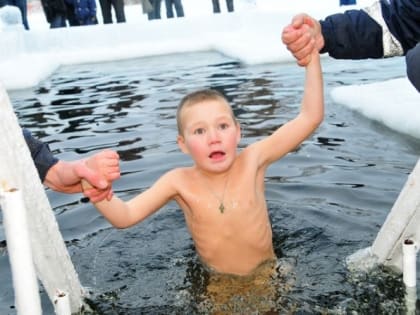 Привлекать детей к крещенским купаниям не рекомендуется