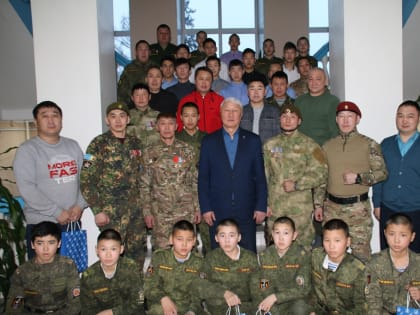 Накануне в Верховном Хурале прошёл урок мужества для воспитанников школы-интерната «Тувинский кадетский корпус»