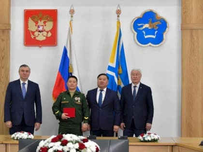 Тувинские военнослужащие за проявленный героизм награждены высшими государственными наградами
