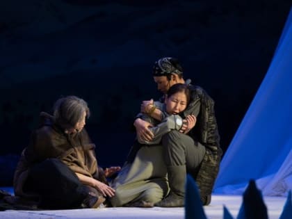 В Национальном театре Тувы прошла сдача спектакля "Көшке" ("Лавина") по пьесе турецкого драматурга Тунджера Джюдженоглу