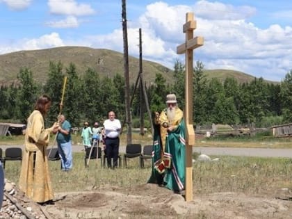В Туве на горе в селе Кок-Хаак Каа-Хемского кожууна установили Поклонный Крест