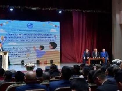 На Совете мужчин Тувы наградили многодетных образцовых отцов