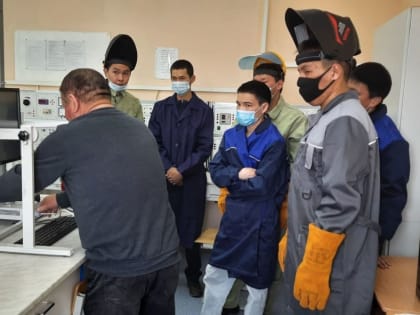 Студенты ТувГУ на краткокосрочных курсах получают дополнительную рабочую профессию электросварщика