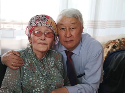 Ветеран труда Долчун Лопсан-Шыыраповна Ондар отмечает 90-летний юбилей