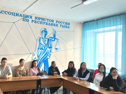 Как найти свой путь в науке. На юридическом факультете ТувГУ обсудили перспективы развития студенческой науки
