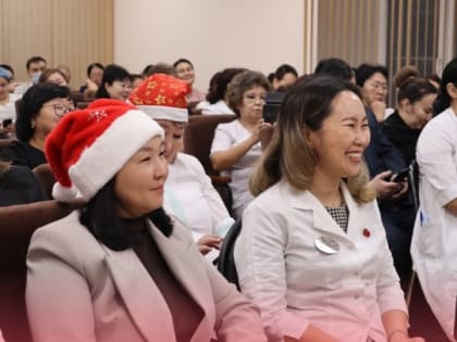 Государственные награды вручены лучшим работникам Ресбольницы Тувы