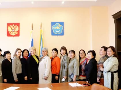 Сенатор РФ Дина Оюн встретилась с мастерами и дизайнерами Тувы в рамках федерального партийного проекта «Женское движение Единой России»