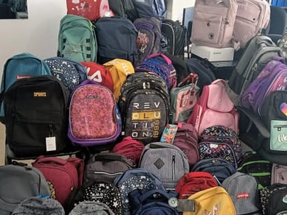 Тувинские медики собрали школьные принадлежности для детей своих коллег из ЛНР в рамках акции "Помоги собраться в школу"