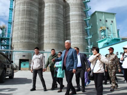 Парламентская делегация Тувы посетила Ховдинский цементный завод