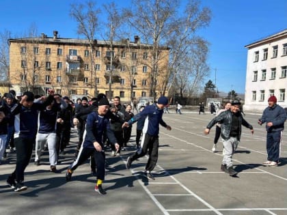 Ренат Ондар провёл зарядку для воспитанников Тувинского кадетского корпуса