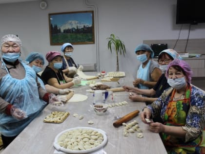Одинокие пенсионеры Кызыла получат к праздничному столу домашние пельмени от Центра общения старшего поколения