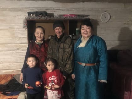 Депутат тувинского парламента Ульяна Монгуш посетила семью чабанов Хертек, двое сыновей которых участвуют в СВО