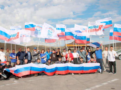 Автопробег в Кызыле в честь Дня Государственного флага