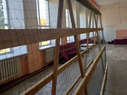 Активисты в Дургене создают рамку для плетения