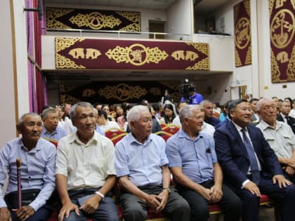 Торжественное собрание в Туве по случаю Дня строителя