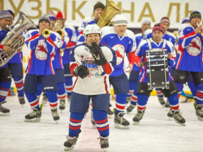 Духовой оркестр Тувы открыл программу 