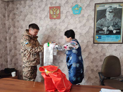 Депутат Алдын-кыс Конгар провела прием граждан в своем избирательном округе