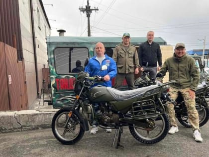 В Туве прошла передача автомобилей для бойцов СВО от Тандинского района и депутатов партии «Единая Россия»