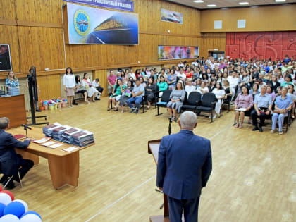 Виктор Глухов принял участие  в торжественном вручении дипломов выпускникам Кызылского транспортного техникума