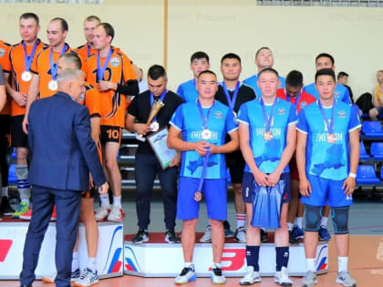 Наши спортсмены стали бронзовыми призёрами МЧС России по волейболу