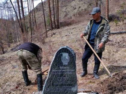 В Бай-Тайге увековечили память известного шуйского альпиниста Сарыг-оола Монге