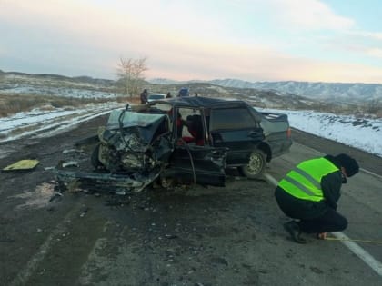 В Туве спасатели извлекли человека из искореженной в ДТП машины