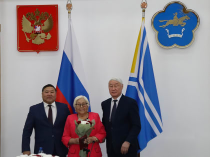 В Правительстве Тувы состоялась торжественная церемония вручения поощрений Главы Республики Тыва