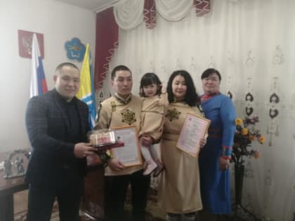 Торжественная регистрация заключения брака ко дню образования органов ЗАГС Республики Тыва