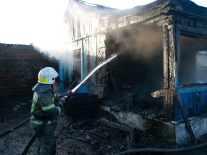 За неделю в Туве из-за нарушений правил пожарной безопасности в пожарах пострадали восемь домов