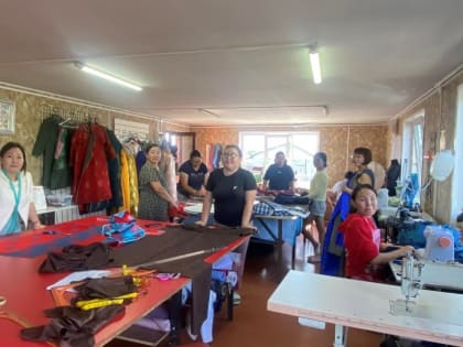 В Центре занятости Тувы бывшие безработные получили профессию швеи