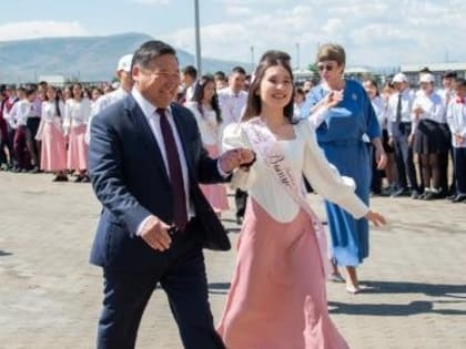 Последний звонок прозвенел для более чем девяти тысяч выпускников Тувы