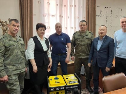 Члены фракции «Единая Россия», депутаты Хурала представителей г. Кызыла вручили военнослужащим дизельный генератор