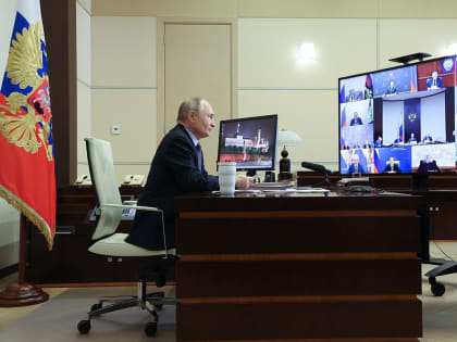 Владимир Якушев предложил Владимиру Путину присвоить почётное звание «Город трудовой доблести» семи городам