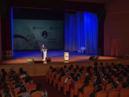 О новых кадрах для новых школ. На заключительном пленарном заседании съезда педагогического сообщества Тувы с докладом выступила ректор ТувГУ Ольга Хомушку