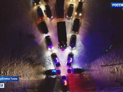 В Туве восьмой раз подряд автолюбители выстроили гигантскую 