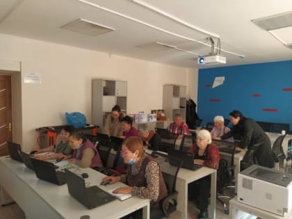 В Кызыле прошло занятие по компьютерной грамотности для пенсионеров