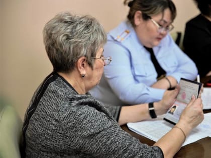 В Кызыле мать семерых детей, уже лишенную родительских прав на четырех из них, могут лишить прав на оставшихся трех