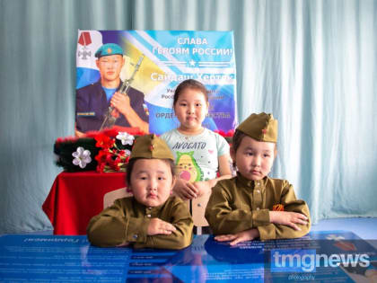 В школе №1 города Ак-Довурака состоялось торжественное открытие «Парты Героя»