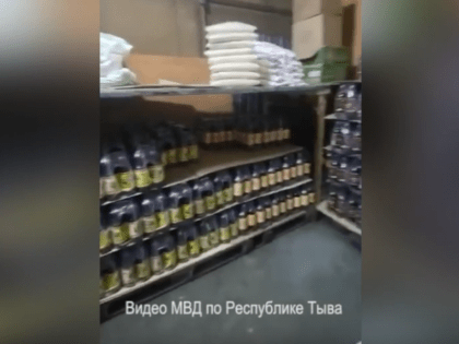 В Кызыле полицейские изъяли около 2 тонн незаконно реализуемой пивной продукции из торгового склада