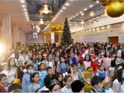 Ёлку Главы Тувы посетили более 1000 детей со всей республики
